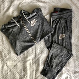 Nike zip up sweater and sweats (Small) SOLD